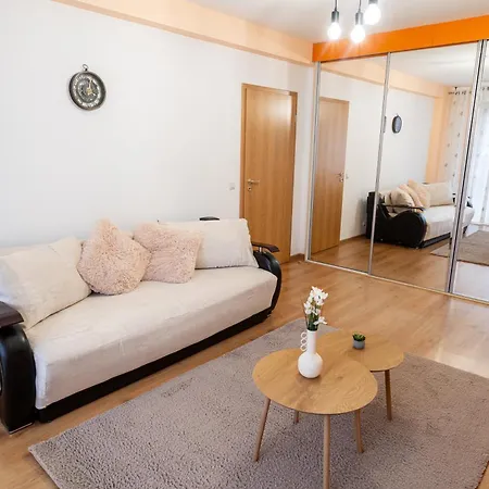 Mirror Loft - Coresi District Апартаменти *