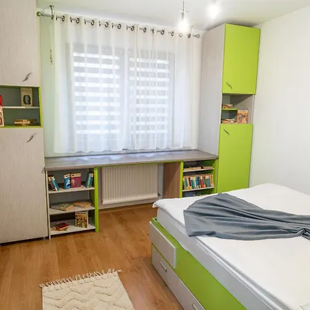 Mirror Loft - Coresi District Апартаменти Брашов